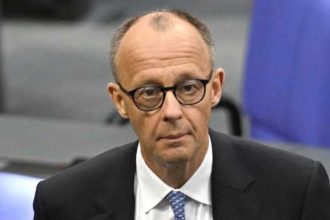 tentativa de sabotaj la avionul cancelarului german trei persoane au fost arestate