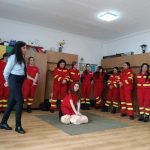 38 de educatori din Pitesti au invata tehnici de prim ajutor de la echipa de salvare ISU