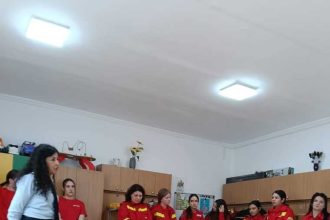 38 de educatori din Pitesti au invata tehnici de prim ajutor de la echipa de salvare ISU