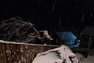 Accident de circulatie la Curtea de Arges A lovit o conducta de gaze cu masina