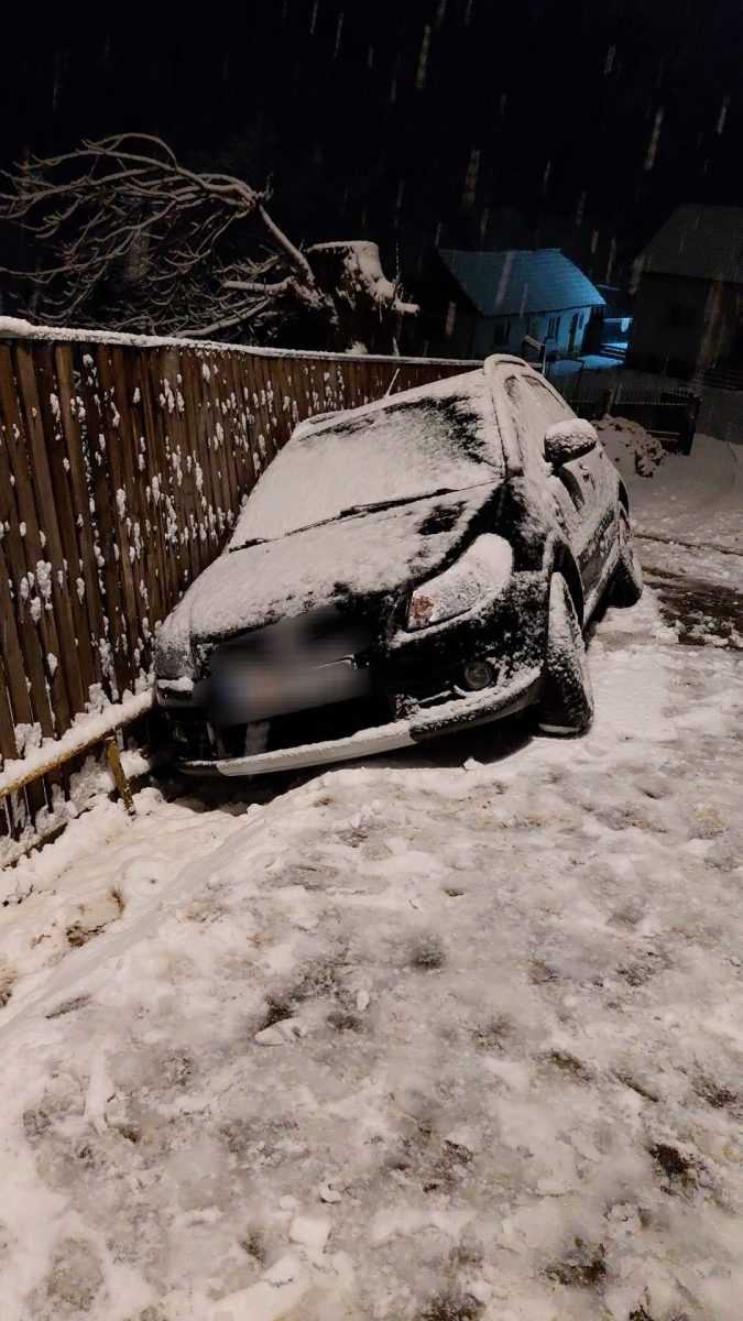 Accident de circulatie la Curtea de Arges A lovit o conducta de gaze cu masina