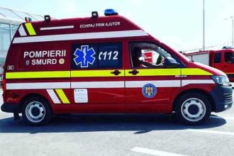 Accident socant in judetul Sibiu o femeie a fost prinsa intre o masina si un zid dupa ce fiul ei de 11 ani a condus vehiculul