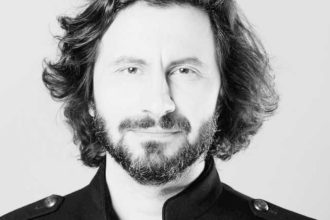 Actorul Adrian Nour concert de jazz la Filarmonica din Pitesti