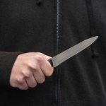 Adolescent retinut de poliisti pentru agresarea unui alt tanar injunghindu l cu un cutit intr o statie de autobuz