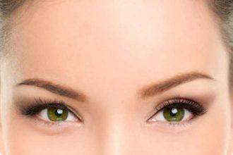 Adolescente internate in spital din cauza extensiilor de gene Medicii emit un avertisment