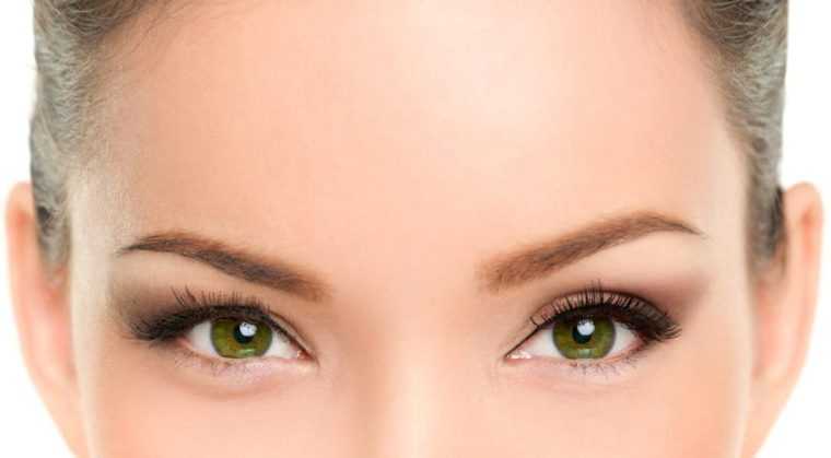 Adolescente internate in spital din cauza extensiilor de gene Medicii emit un avertisment