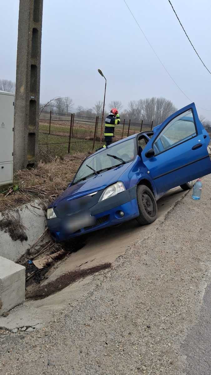 Arges A intrat cu masina in sant