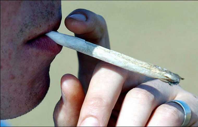 Arges Pe tri persoane prinse de jandarmi cu tigari cu etnobotanice