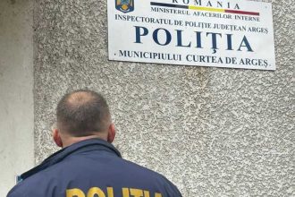 Arges Un polist a gasit o borseta plina cu bani langa o banca