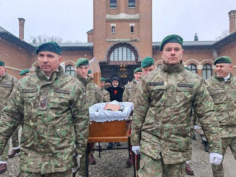 Arhimandritul Climent Haralamb a fost ingropat cu onoruri militare in cimitirul manastirii CurteadeArges