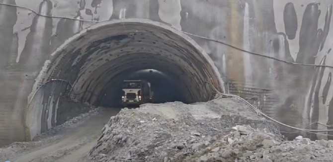 Autostrada Pitesti Sibiu progreseaza a demarat constructia tunelului Boita 1