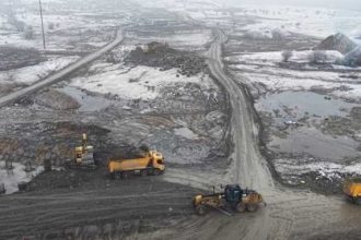 Autostrada Sibiu Fagaras 300 de muncitori si 75 de utilaje activ in constructia cel mai complex nod rutier din Romania
