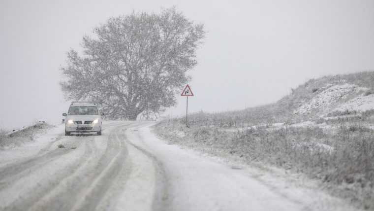 Avertizare meteo viscol si rafale puternice vor afecta marti mai multe zone ale tarii