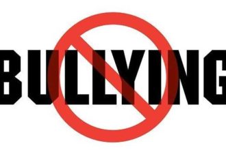 Campania Fara bullying in scolile din Arges Cum poti raporta anonim violeta apasa Butonul rosu