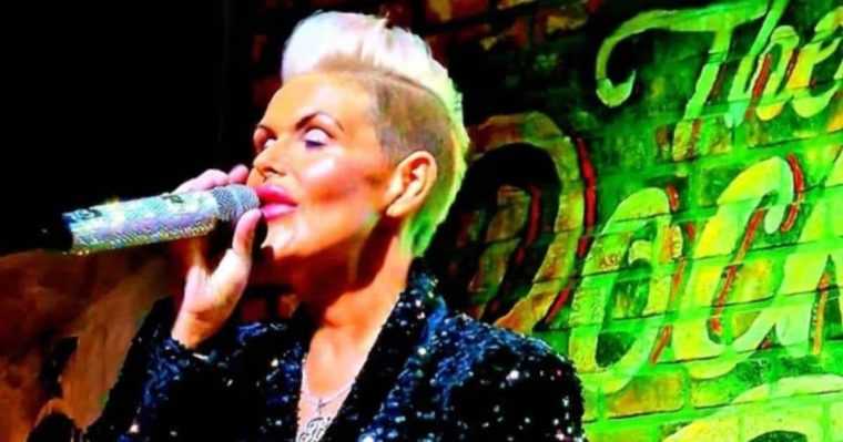 Cantareata Scouse Pink a decedat dupa o lunga lupta cu boala