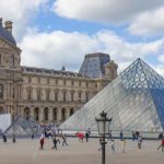 Directoarea Muzeului Luvru a demisionat la cinci luni dupa jaful de milioane care a socat Franta