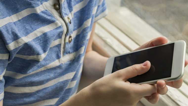 Fara acces la retelele sociale pentru copiii sub 15 ani Proiect de lege propus in Parlament