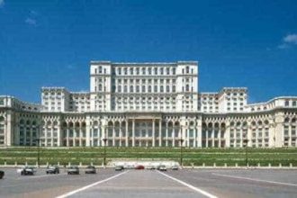 Parlamentul Romaniei va fi iluminat marti in culorile drapelului ucrainean ca semn de solidaritate la 4 ani de la inceputul invaziei Rusiei