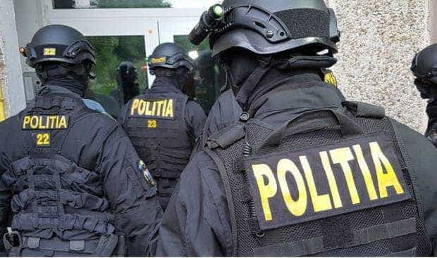 Perchezitii in Timis sase barbati retinuti pentru viol si racolarea unor fete minore de 14 ani