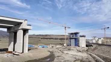 Pistol Au inceput lucrarile la un nou tunel pe Sectiunea Boita Cornetu in cea mai dificila portiune a Autostrazii Sibiu Pitesti