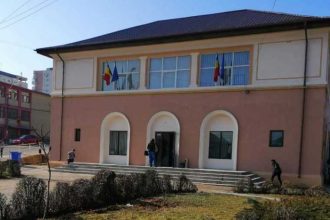 Piteshti Sala Lumina va purta numele Costin Alexandrescu