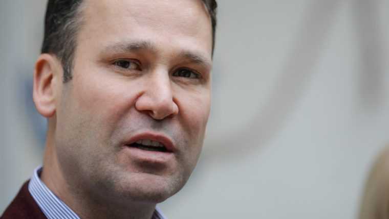 Primarul Robert Negoita cercetat de o ancheta a DNA