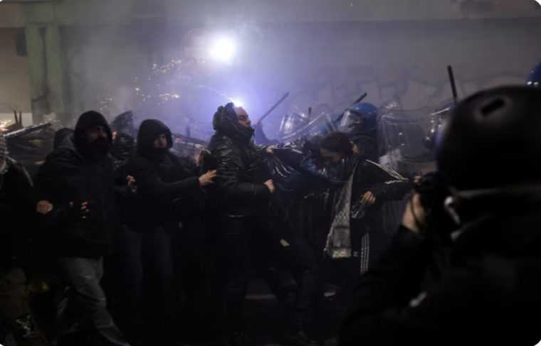 Proteste in Italia Cetatenii s au impotrivit organizarii Jocurilor Olimpice