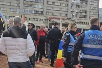 Proteste la Pitesti CurteadeArges si CampulungMuscel