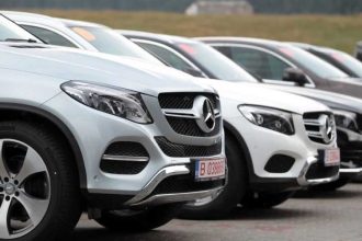 Retea internationala de furt de autoturisme de lux coordonata din umbra de un roman stabilit ilegal in Germania