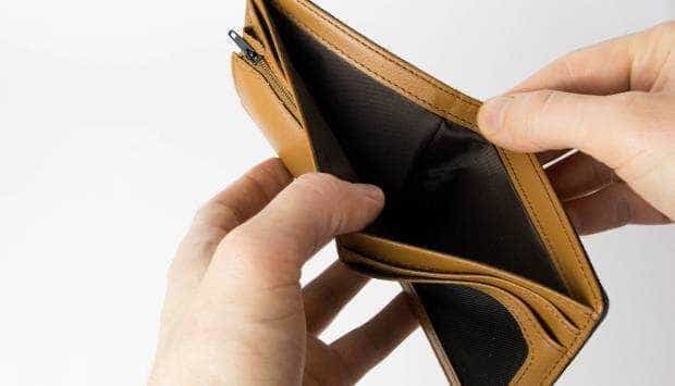 Soc pentru un sofer din Bucuresti si a dus masina la spalat si a ramas fara banii din portofel