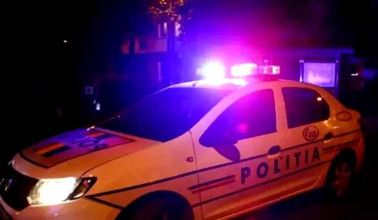 Sofer baut perseguit cu focuri de arme dupa ce a accidentat doi politisti cu masina