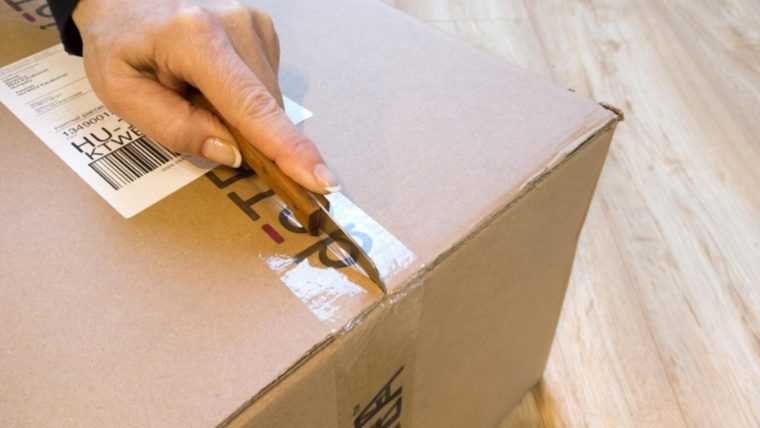 Tineri cercetati dupa ce ar fi inselat mai multi vanzatori de pe OLX cu AWB uri false