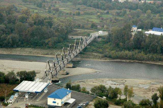 Traficul este afectat la frontiera din cauza lucrarilor la podul de la Sighetu Marmatiei