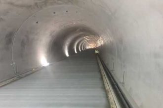 Veste mare pentru soferi primul tunel de autostrada construit in Romania se apropie de finalizare