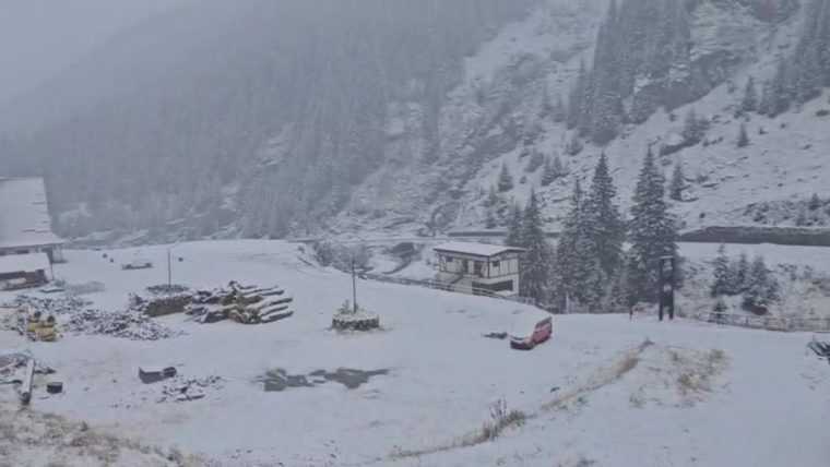 Video 94 de persoane salvate de pe munte in 24 de ore Cum este in Arges