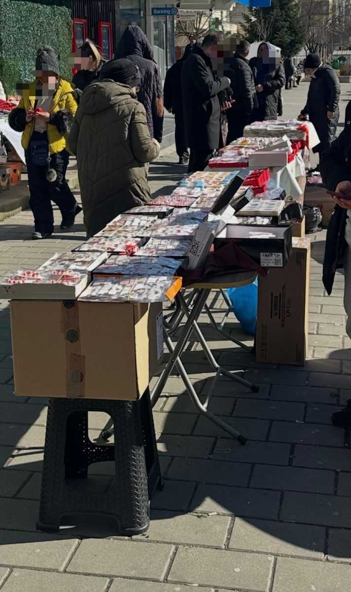 Vindeau martisoare in Pitesti fara acte legale Politia a aplicat amenzi