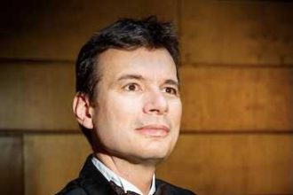 Violonistul Alexandru Tomescu se intorce la Filarmonica Pitesti