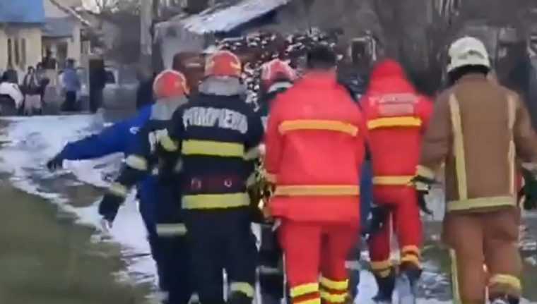 doi angajati ai electrica electrocutati in timp ce reparau o avarie desi alimentarea era oprita