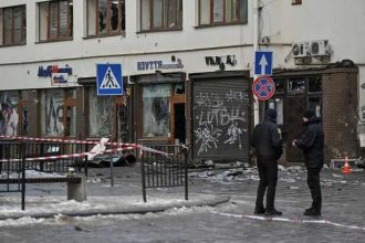 explozii devastatoare in vestul ucrainei o politista a fost ucisa si mai multi raniti anchetatorii suspecteaza un act de terorism