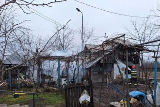 video incendiu in arges la costesti o casa si o anexa sunt cuprinse de flacari