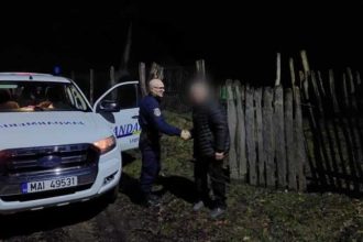 video reactia rapida a jandarmilor din arges un barbat de 70 de ani ajutat sa se intoarca acasa