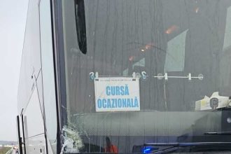 Accident in Albota intre o masina si un autocar cu 38 de copii Un sofer si a pierdut viata