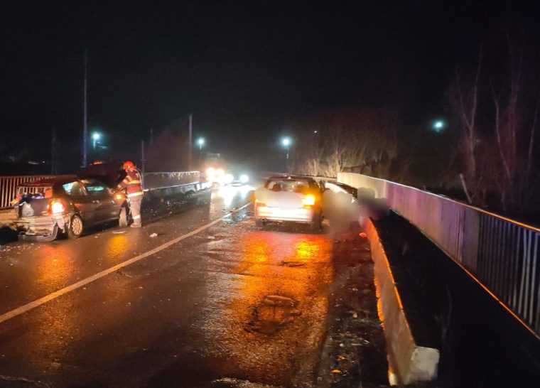 Accident in Mioveni cu o victima prinsa in masina