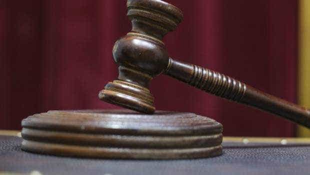 Administrator acuzat ca a furat timp de sapte ani bani din fondurile asociatiilor de proprietari pe care le gestiona trimis in judecata