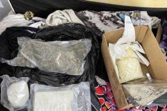 Adolescent de 17 ani din Arad retinut preventiv pentru trafic international si intern de droguri