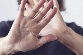 Amenzi pentru agresorii care refuza sa urmeze terapie Sanctiunile pot ajunge pana la 10000 de lei