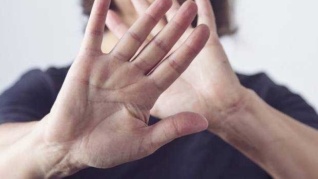 Amenzi pentru agresorii care refuza sa urmeze terapie Sanctiunile pot ajunge pana la 10000 de lei