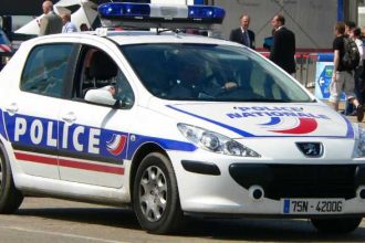 Atac anihilat in ultimul moment la Paris barbat retinut in timp ce incerca sa detoneze o bomba la o banca americana