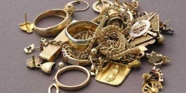 Aurul explodeaza pe pietele internationales preul bijuteriilor creste tot mai mult in Romania