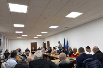 Autoritatile din Arges sau mobilizat dupa ce a fost raportata o poluare masiva pe lacul Vidraru